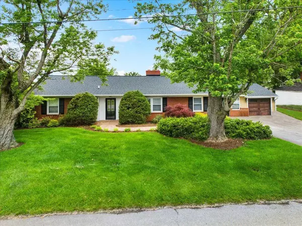 806 BERKLEY ST, Radford, VA 24141