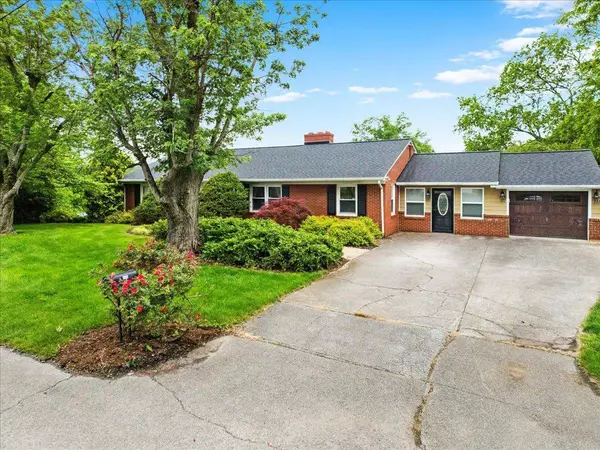 806 BERKLEY ST, Radford, VA 24141