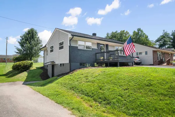 712 Eighth ST, Radford, VA 24141