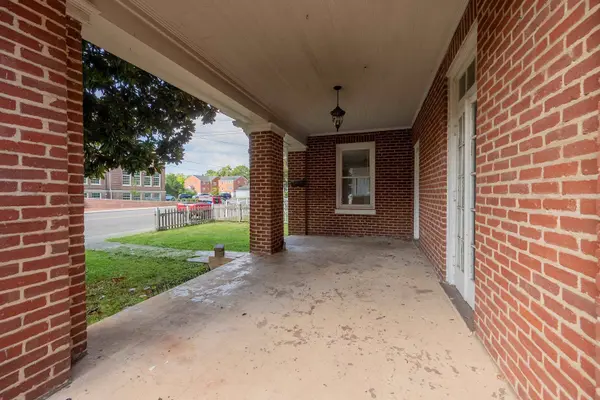 140 3rd Street NW, Pulaski, VA 24301