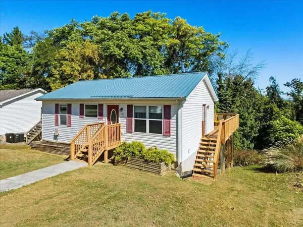 910 Gilbert Street ST, Radford, VA 24141