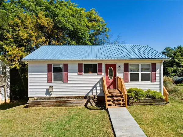 910 Gilbert Street ST, Radford, VA 24141