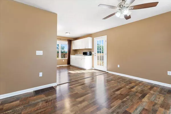 910 Gilbert Street ST, Radford, VA 24141