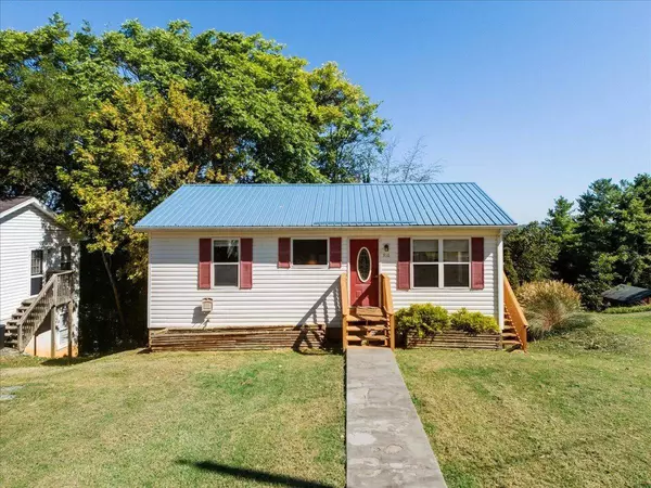 910 Gilbert Street ST, Radford, VA 24141