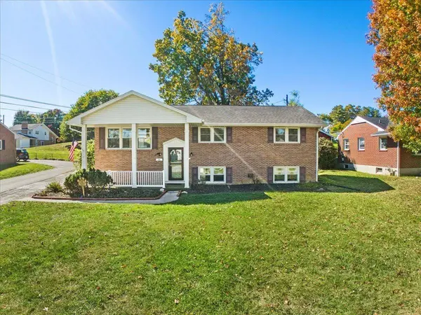 902 ROBERTSON ST, Radford, VA 24141