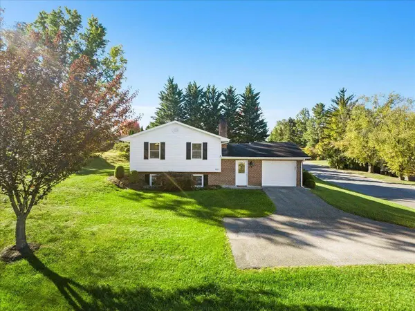 1107 ROBIN RD, Blacksburg, VA 24060