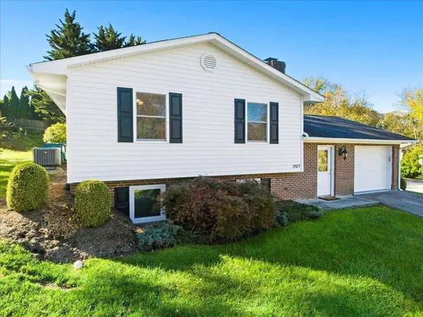 1107 ROBIN RD, Blacksburg, VA 24060