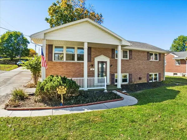 902 ROBERTSON ST, Radford, VA 24141