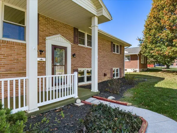 902 ROBERTSON ST, Radford, VA 24141