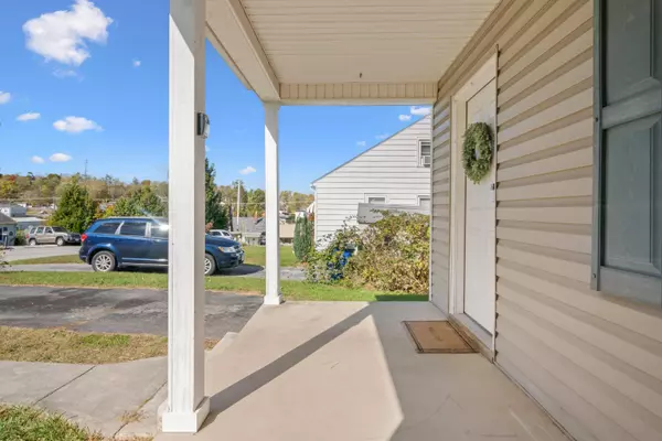 4 Lee Hy CT, Christiansburg, VA 24073