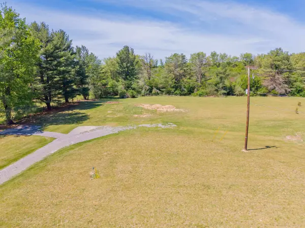 5633 Thornspring RD, Pulaski, VA 24301