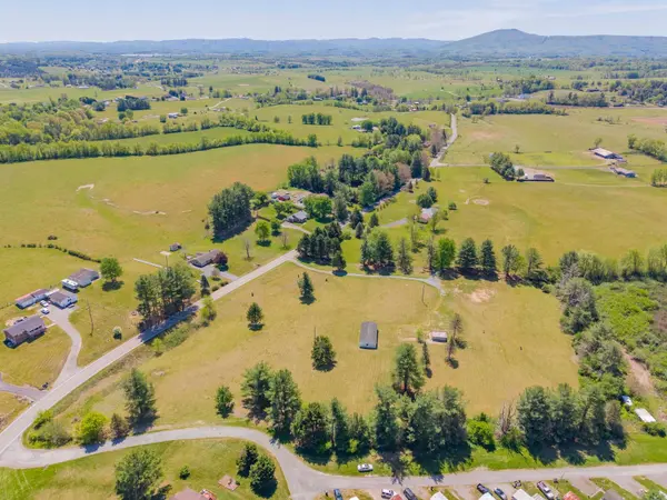 5633 Thornspring RD, Pulaski, VA 24301