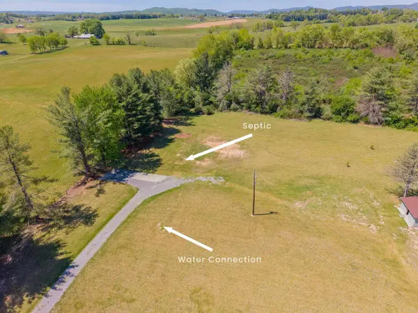 5633 Thornspring RD, Pulaski, VA 24301