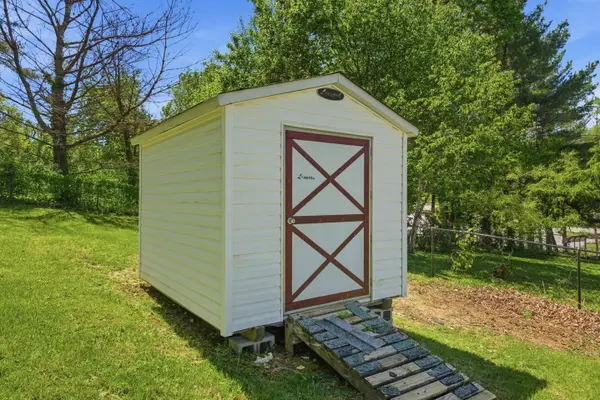 904 GILES RD, Blacksburg, VA 24060