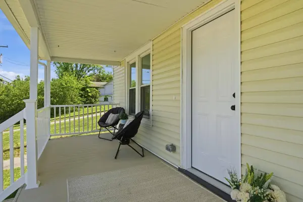 904 GILES RD, Blacksburg, VA 24060