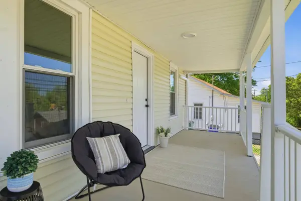 904 GILES RD, Blacksburg, VA 24060