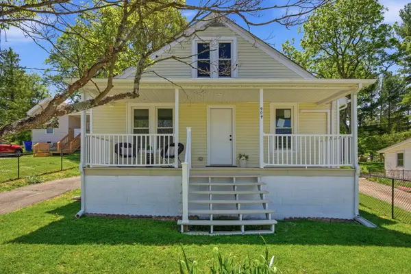 904 GILES RD, Blacksburg, VA 24060