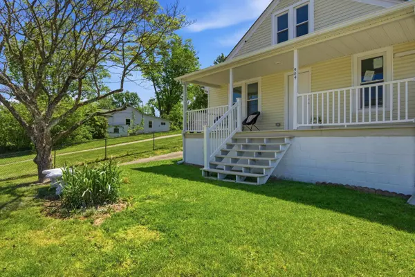 904 GILES RD, Blacksburg, VA 24060