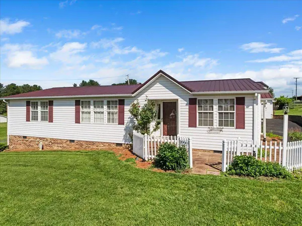 7727 Brooklyn RD, Fairlawn, VA 24141