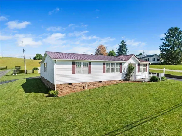 7727 Brooklyn RD, Fairlawn, VA 24141