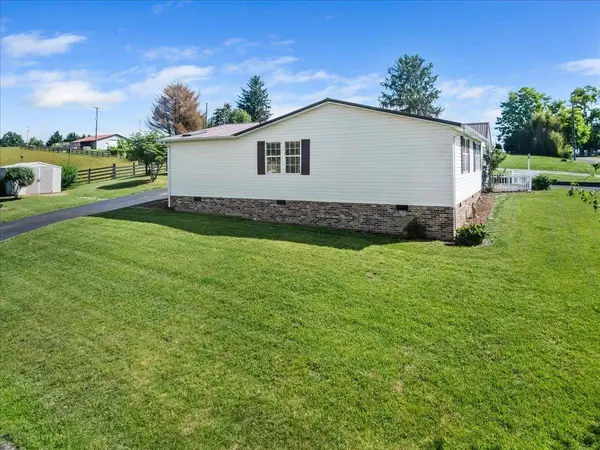 7727 Brooklyn RD, Fairlawn, VA 24141