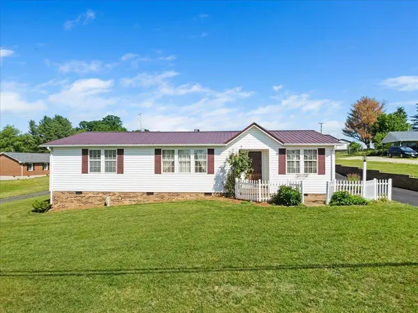 7727 Brooklyn RD, Fairlawn, VA 24141
