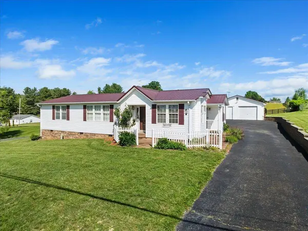 7727 Brooklyn RD, Fairlawn, VA 24141
