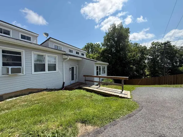 7074 Hickman Cemetery RD, Fairlawn, VA 24141
