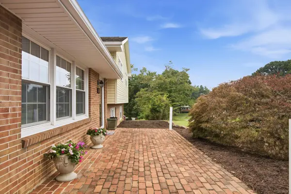 75 Walnut Drive NW, Christiansburg, VA 24073