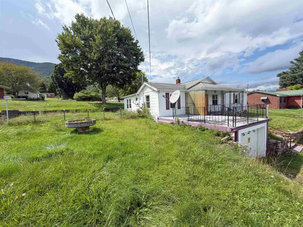 1066 PULASKI GILES TPKE, Pearisburg, VA 24134