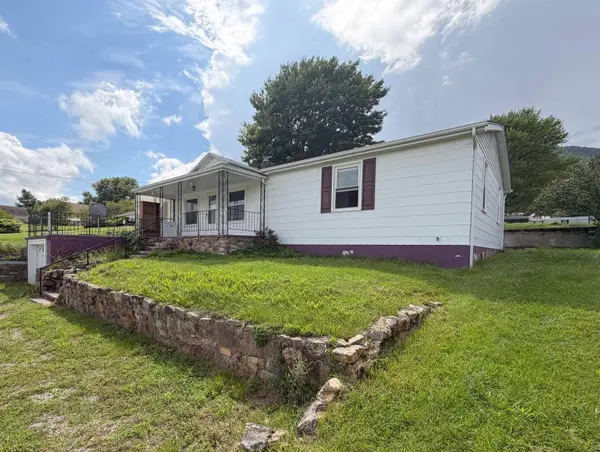 1066 PULASKI GILES TPKE, Pearisburg, VA 24134