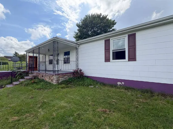 1066 PULASKI GILES TPKE, Pearisburg, VA 24134