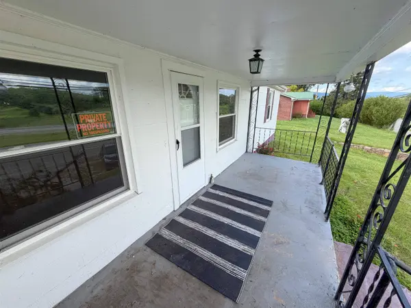 1066 PULASKI GILES TPKE, Pearisburg, VA 24134