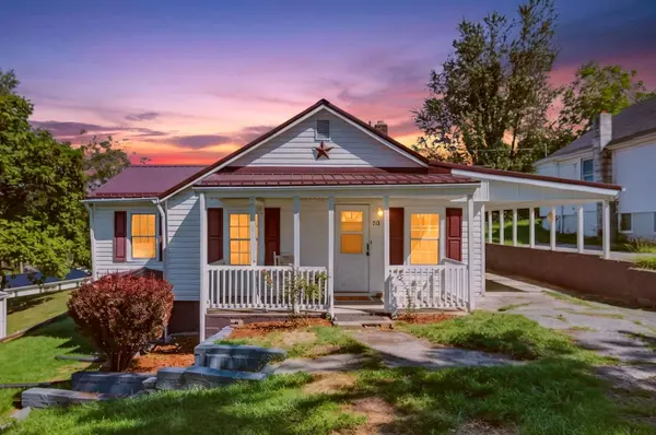 713 Elizabeth ST, Pulaski, VA 24301