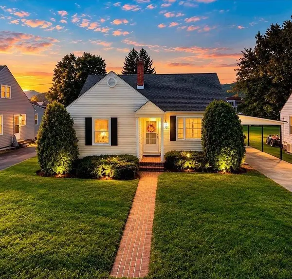 113 Roberta ST, Narrows, VA 24124