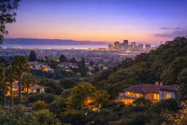 feature image of I Grew Up Here: What Really Changed Oakland Neighborhoods?