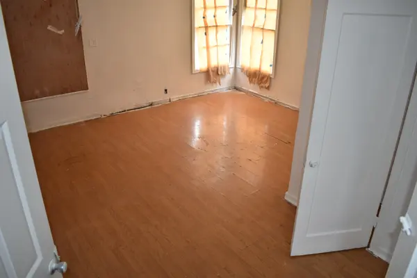 9945 B St, Oakland, CA 94603-2422
