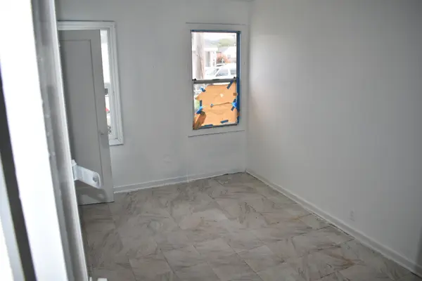 9945 B St, Oakland, CA 94603-2422