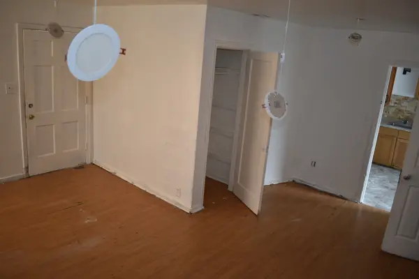 9945 B St, Oakland, CA 94603-2422