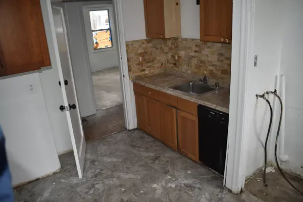 9945 B St, Oakland, CA 94603-2422