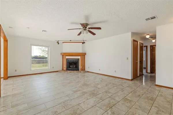 3808 Regatta RD, Yukon, OK 73099