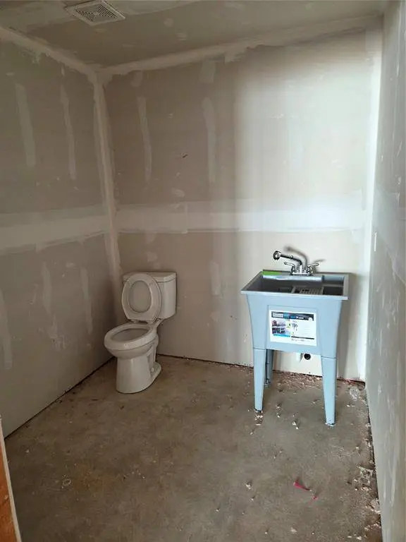 308 W State 152 HWY #110, Mustang, OK 73064