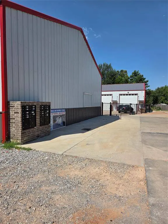 308 W State 152 HWY #110, Mustang, OK 73064