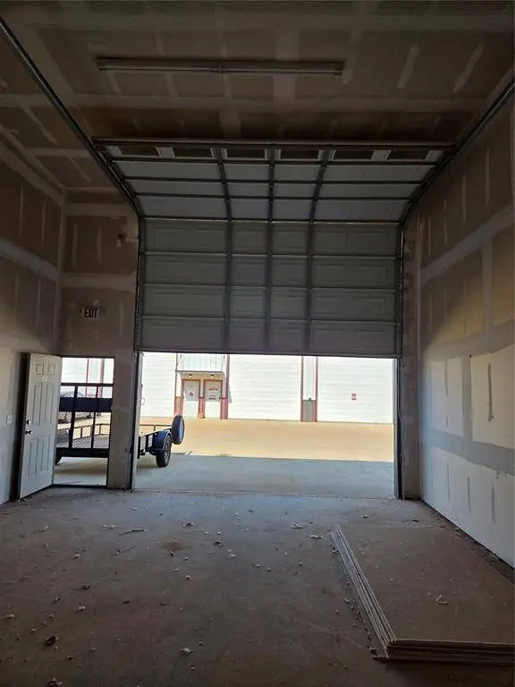 308 W State 152 HWY #110, Mustang, OK 73064