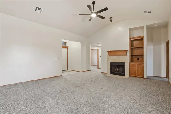 515 E Greenwood LN, Mustang, OK 73064