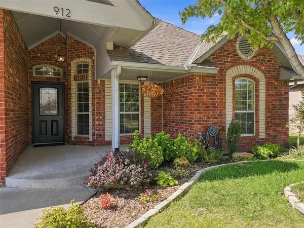 912 Regal RD, Yukon, OK 73099