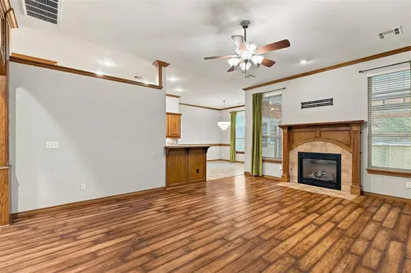 912 Regal RD, Yukon, OK 73099