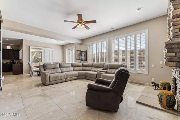 441 W DESERT FLOWER Lane, Phoenix, AZ 85045