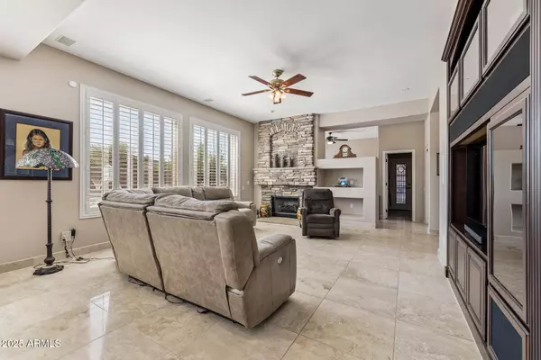 441 W DESERT FLOWER Lane, Phoenix, AZ 85045