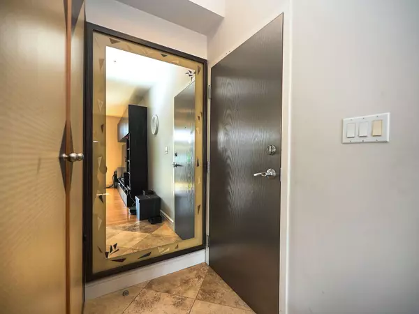 Oakville, ON L6K 3C2,455 Kerr St #302